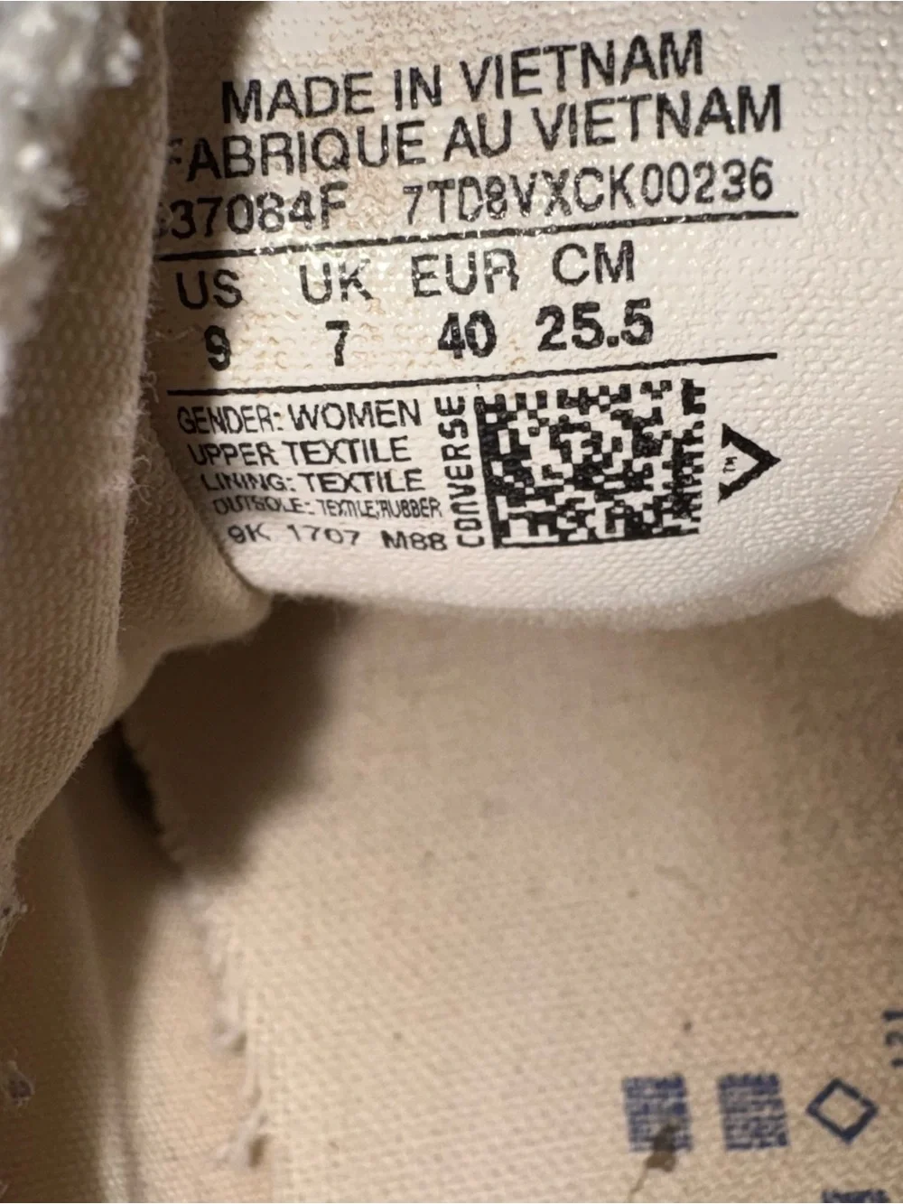 Converse slip signs lace